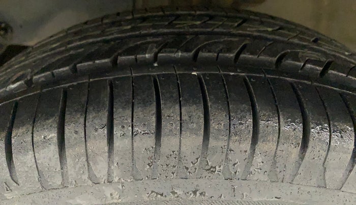 2016 Mahindra Kuv100 K4 6 STR, Petrol, Manual, 18,437 km, Left Front Tyre Tread