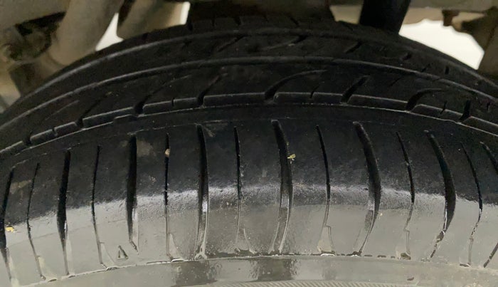 2016 Mahindra Kuv100 K4 6 STR, Petrol, Manual, 18,437 km, Left Rear Tyre Tread