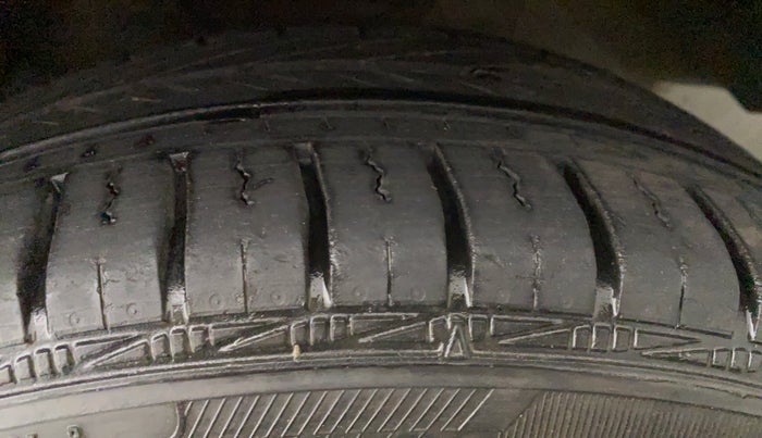 2011 Toyota Etios V, Petrol, Manual, 81,877 km, Left Rear Tyre Tread