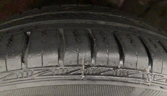 2011 Toyota Etios V, Petrol, Manual, 81,877 km, Right Rear Tyre Tread