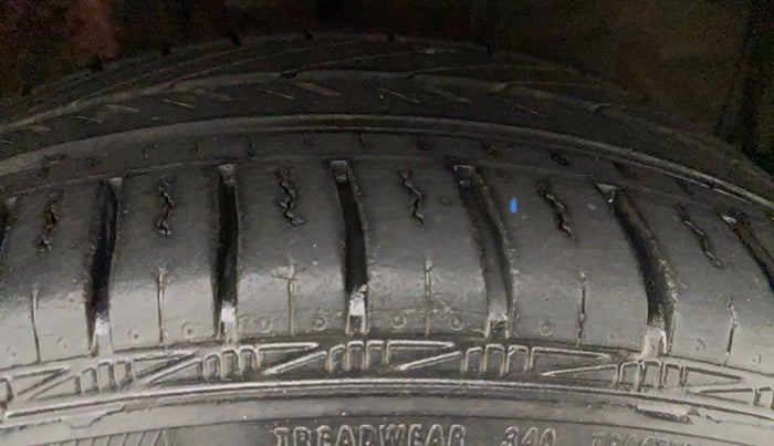 2011 Toyota Etios V, Petrol, Manual, 81,877 km, Right Front Tyre Tread