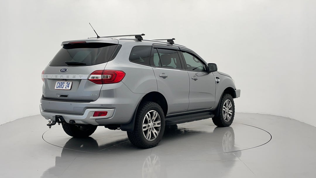 Right Back Diagonal (45- Degree) View