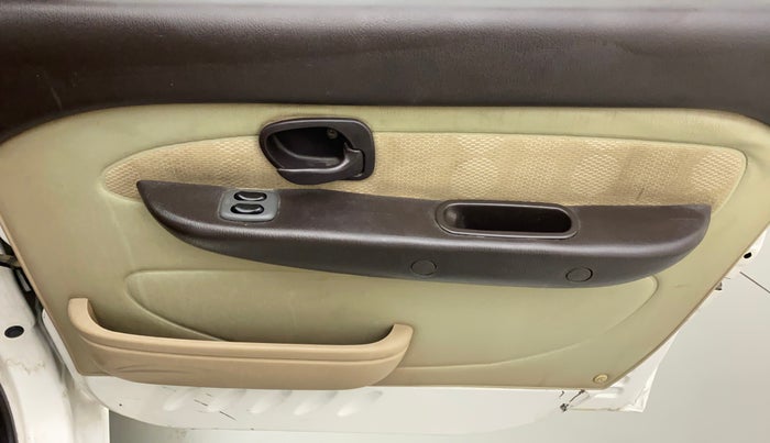 2013 Hyundai Santro Xing GL PLUS, Petrol, Manual, 80,529 km, Driver Side Door Panels Control