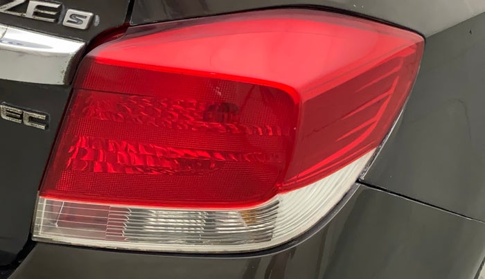 2015 Honda Amaze 1.2L I-VTEC S, Petrol, Manual, 50,463 km, Right tail light - Minor damage