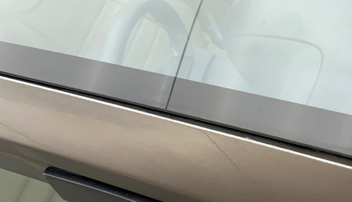 2015 Honda Amaze 1.2L I-VTEC S, Petrol, Manual, 50,463 km, Right A pillar - Paint is slightly faded
