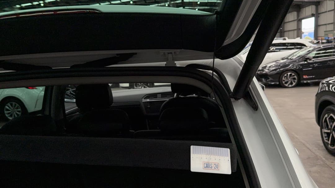 2017 Volkswagen Tiguan 162 Tsi Sportline, Automatic, 107982 km, Miscellaneous Interior Broken