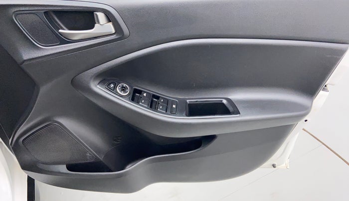 2015 Hyundai i20 Active 1.4 SX, Diesel, Manual, 33,616 km, Driver Side Door Panels Control