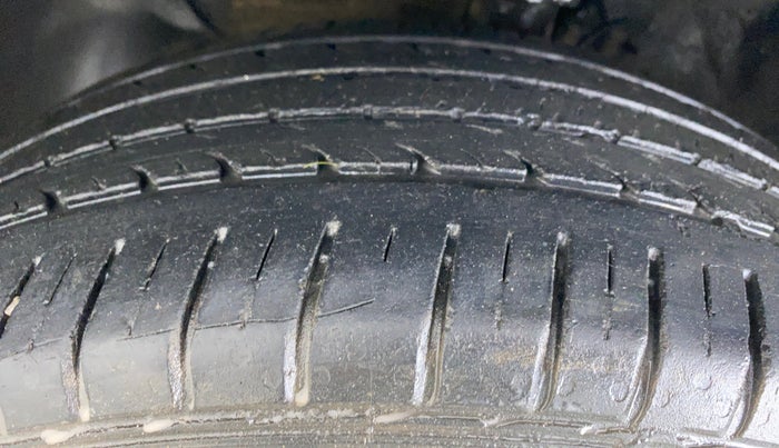 2015 Hyundai Elite i20 Sportz(O) 1.2 VTVT MT, Petrol, Manual, 30,507 km, Left Front Tyre Tread