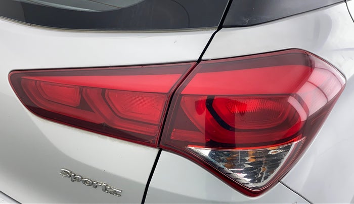 2015 Hyundai Elite i20 Sportz(O) 1.2 VTVT MT, Petrol, Manual, 30,507 km, Right tail light - Minor damage