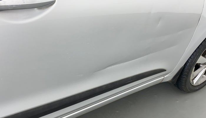 2015 Hyundai Elite i20 Sportz(O) 1.2 VTVT MT, Petrol, Manual, 30,507 km, Driver-side door - Slightly dented