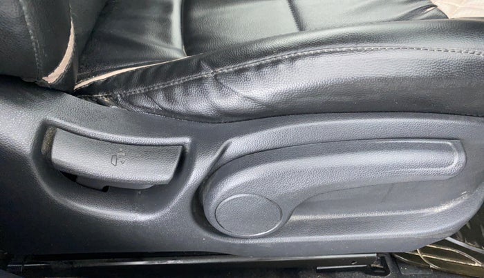 2015 Hyundai Elite i20 Sportz(O) 1.2 VTVT MT, Petrol, Manual, 30,507 km, Driver Side Adjustment Panel