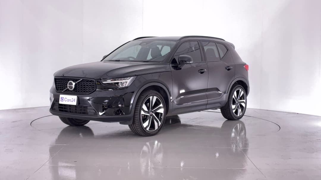 2023 Volvo Xc40 Ultimate B5 Dark Mhev, Automatic, 35640 km, Left Front Diagonal (45- Degree) View