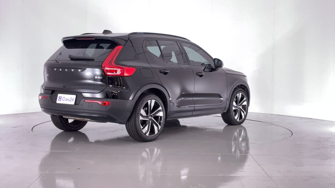 2023 Volvo Xc40 Ultimate B5 Dark Mhev, Automatic, 35640 km, Right Back Diagonal (45- Degree) View