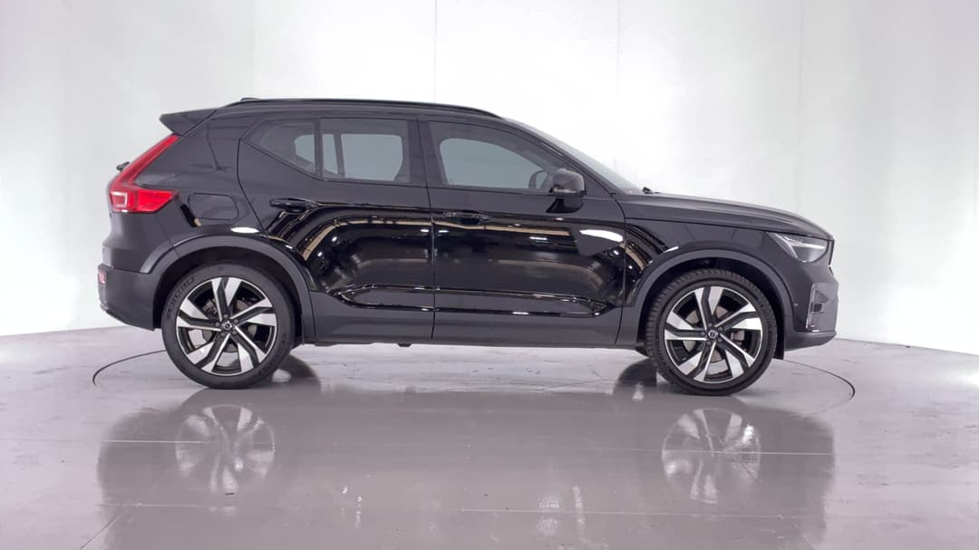 2023 Volvo Xc40 Ultimate B5 Dark Mhev, Automatic, 35640 km, Right Side View