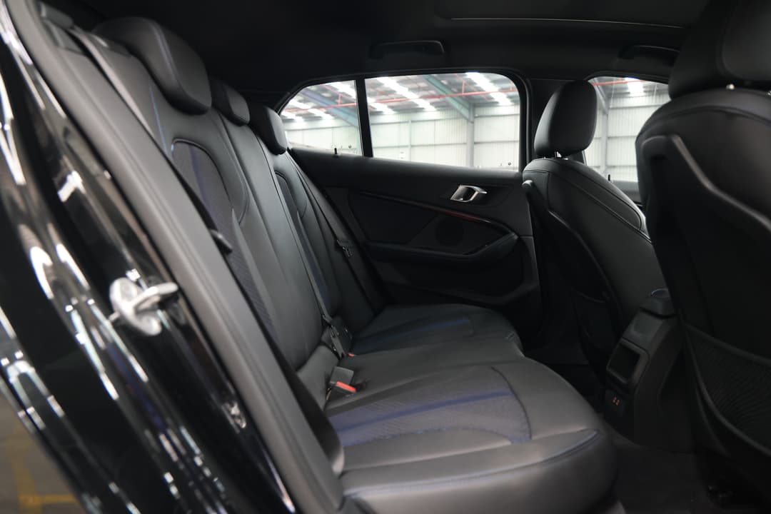 2021 BMW 1 18i M Sport, Automatic, 54467 km, Right Side Rear Door Cabin View