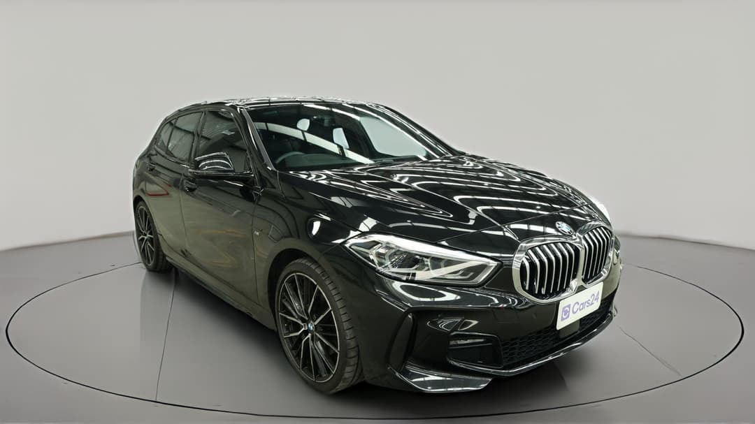 2021 BMW 1 18i M Sport, Automatic, 54467 km, Right Front Diagonal (45- Degree) View