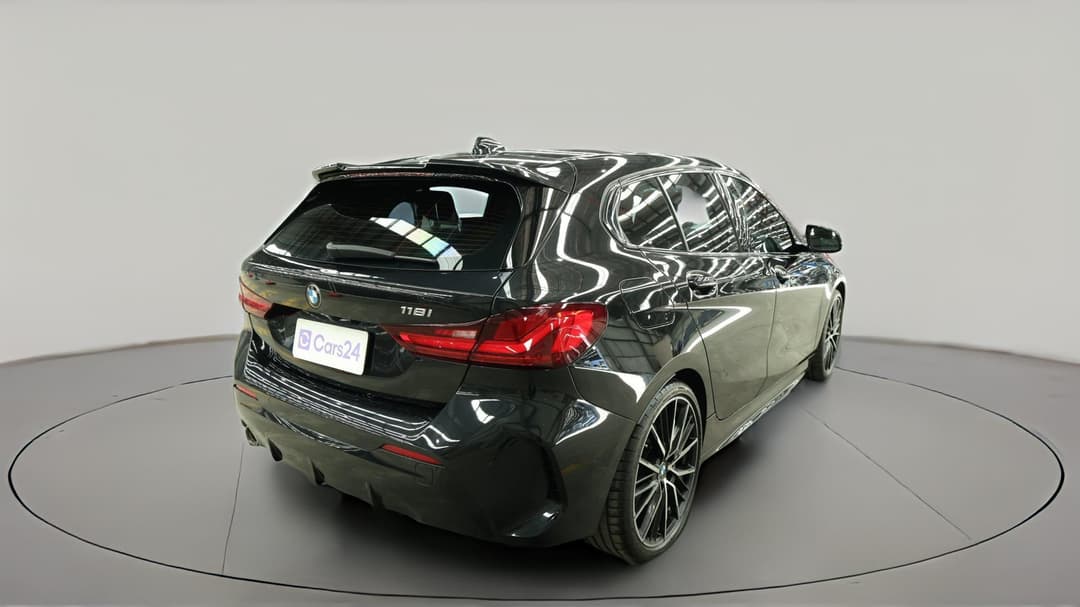 2021 BMW 1 18i M Sport, Automatic, 54467 km, Right Back Diagonal (45- Degree) View