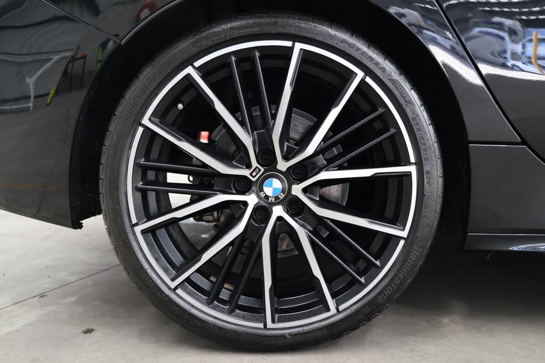 2021 BMW 1 18i M Sport, Automatic, 54467 km, Right Rear Wheel