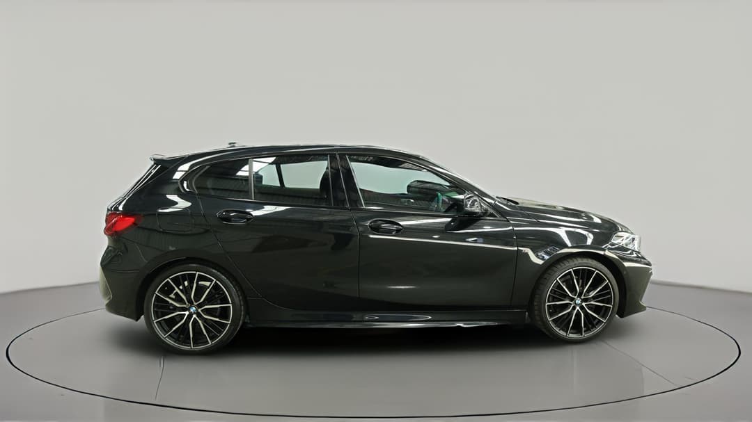 2021 BMW 1 18i M Sport, Automatic, 54467 km, Right Side View