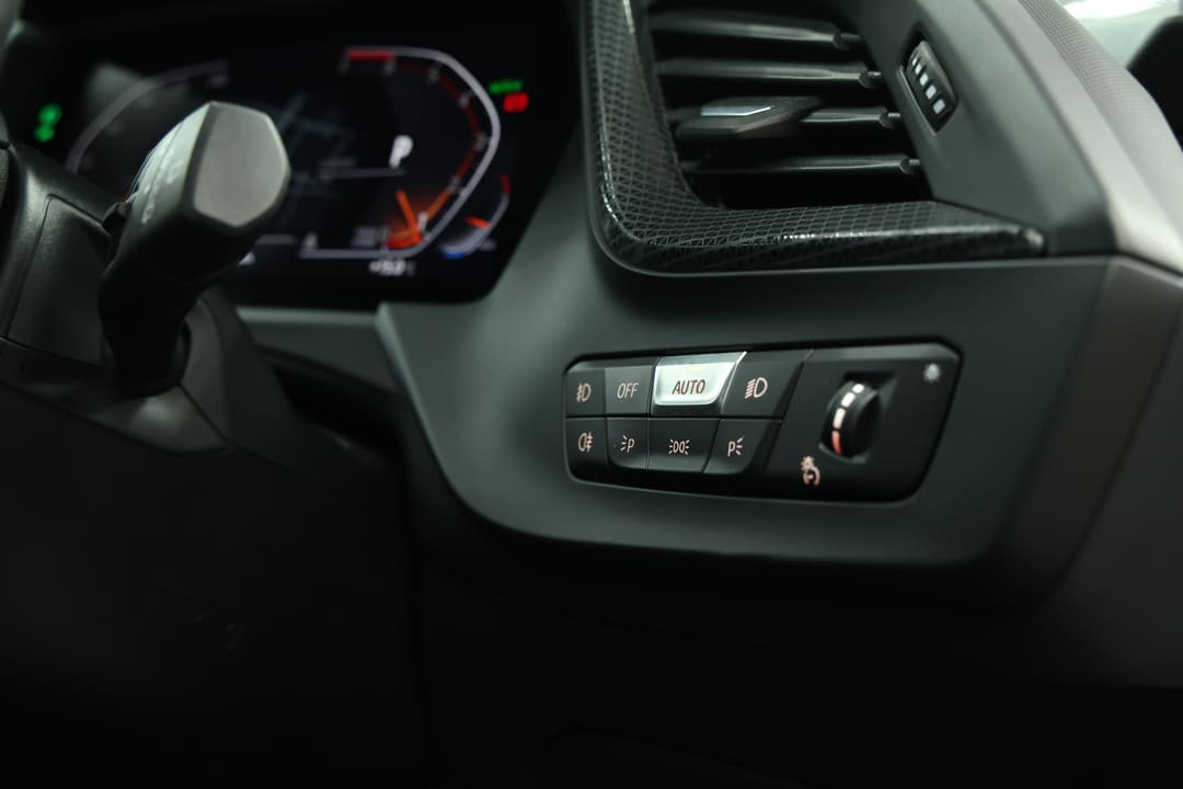 2021 BMW 1 18i M Sport, Automatic, 54467 km, Utility Switches/Buttons