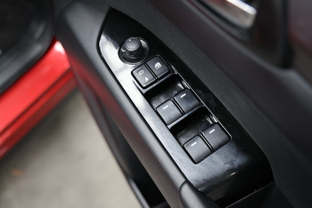 2018 Mazda CX-5 Maxx Sport (4x2) (5yr), Automatic, 107290 km, Drivers Side Door Panel Controls