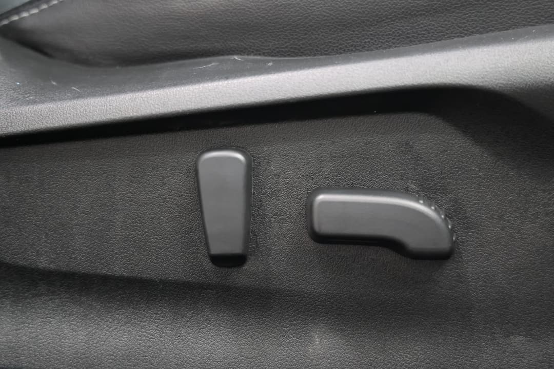 2021 Subaru Forester 2.5i-s (AWD), Automatic, 105375 km, Drivers Side Adjustment Panel