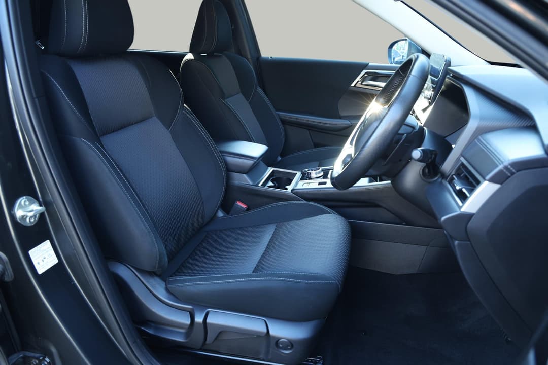2024 Mitsubishi Outlander Ls 7 Seat (2WD), Automatic, 60596 km, Right Side Front Door Cabin View