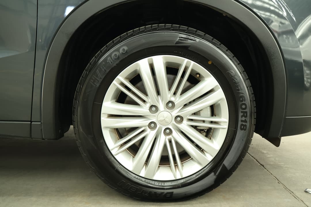 2024 Mitsubishi Outlander Ls 7 Seat (2WD), Automatic, 60596 km, Right Front Wheel