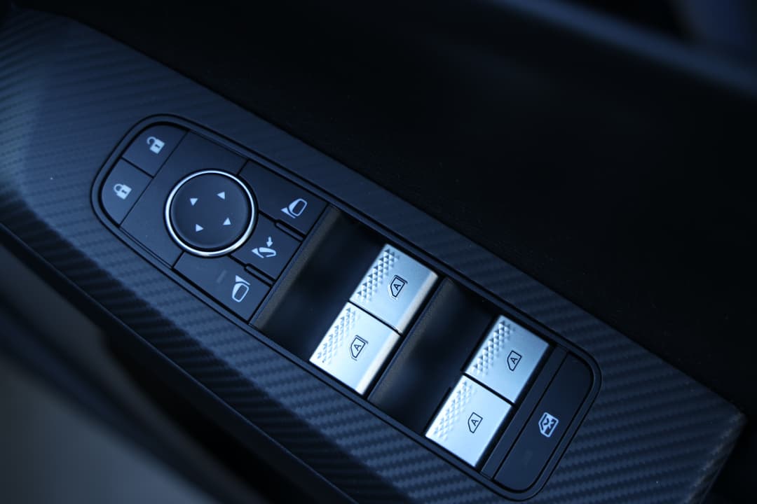 2024 Mitsubishi Outlander Ls 7 Seat (2WD), Automatic, 60596 km, Drivers Side Door Panel Controls