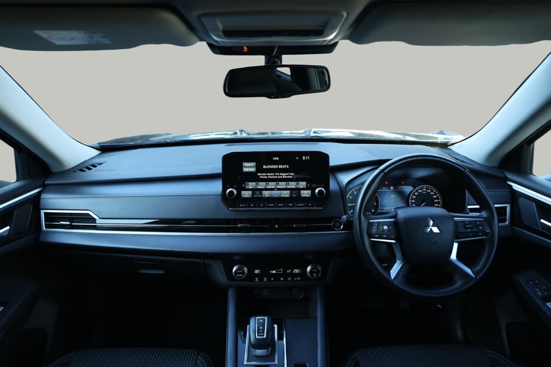 2024 Mitsubishi Outlander Ls 7 Seat (2WD), Automatic, 60596 km, Dashboard View