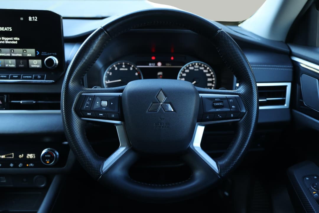2024 Mitsubishi Outlander Ls 7 Seat (2WD), Automatic, 60596 km, Steering Wheel Close-up