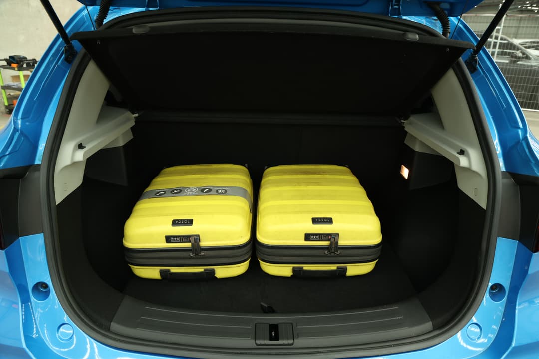 2021 MG Zst Vibe, Automatic, 57035 km, Boot Inside View with Luggage