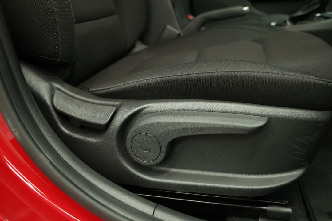 2019 Hyundai Elantra Active, Automatic, 39847 km, Drivers Side Adjustment Panel