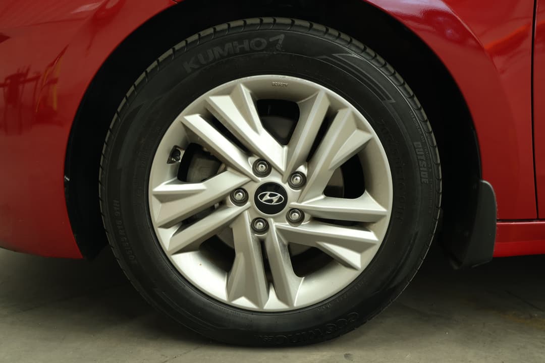 2019 Hyundai Elantra Active, Automatic, 39847 km, Left Front Wheel