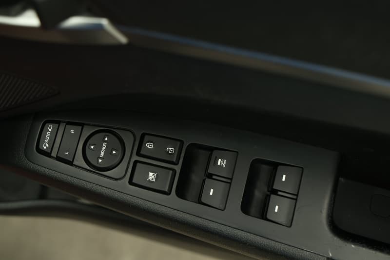 2019 Hyundai Elantra Active, Automatic, 39847 km, Drivers Side Door Panel Controls