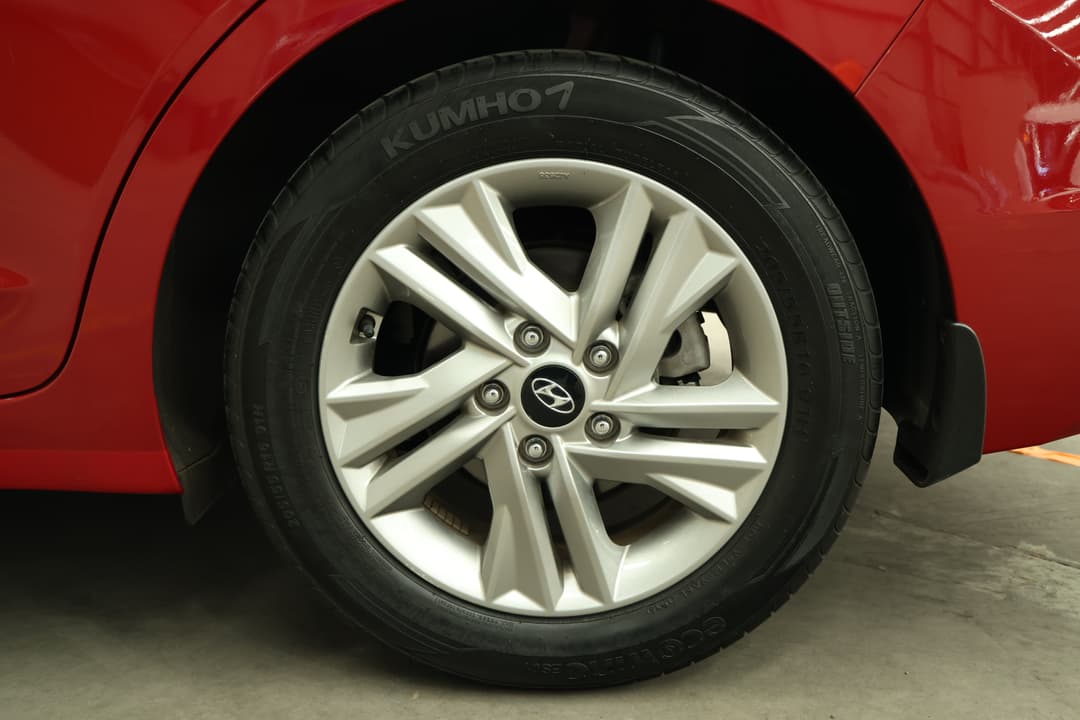 2019 Hyundai Elantra Active, Automatic, 39847 km, Left Rear Wheel
