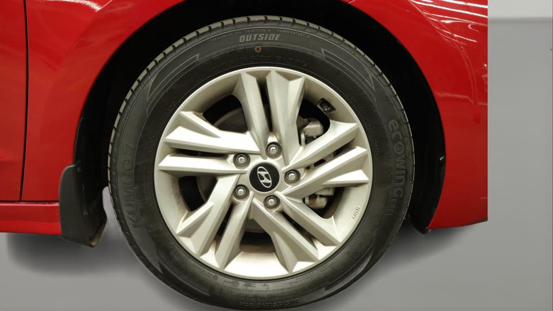 2019 Hyundai Elantra Active, Automatic, 39847 km, Right Front Wheel