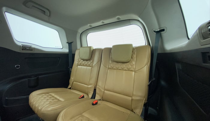 2020 Mahindra XUV500 W11, Diesel, Manual, 80,086 km, Third Seat Row ( optional )
