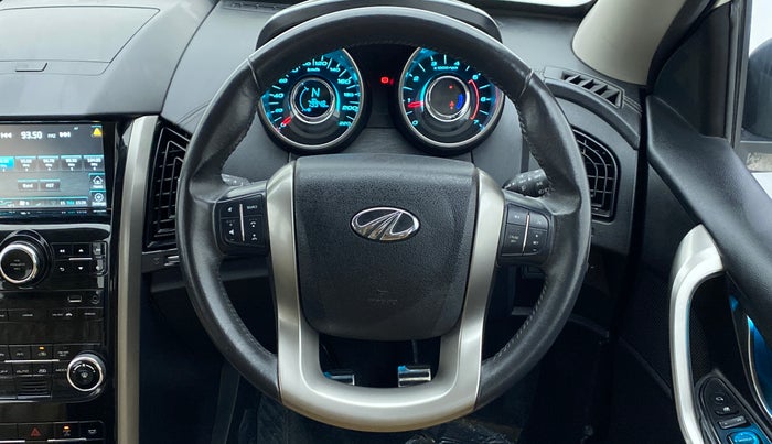 2020 Mahindra XUV500 W11, Diesel, Manual, 80,086 km, Steering Wheel Close Up