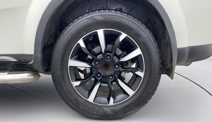 2020 Mahindra XUV500 W11, Diesel, Manual, 80,086 km, Left Rear Wheel
