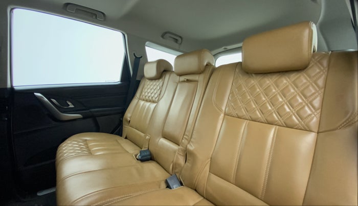 2020 Mahindra XUV500 W11, Diesel, Manual, 80,086 km, Right Side Rear Door Cabin
