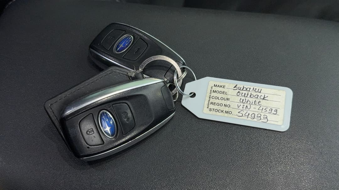 2022 Subaru Outback AWD Touring, Automatic, 79915 km, Key Close-up