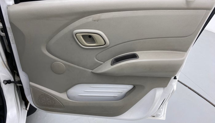 2016 Datsun Redi Go T (O), Petrol, Manual, 50,543 km, Driver Side Door Panels Control