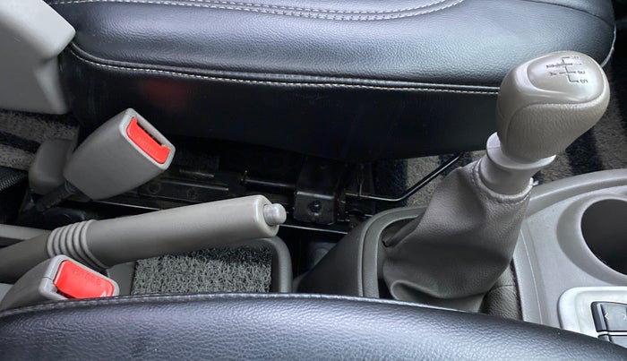 2016 Datsun Redi Go T (O), Petrol, Manual, 50,543 km, Gear Lever