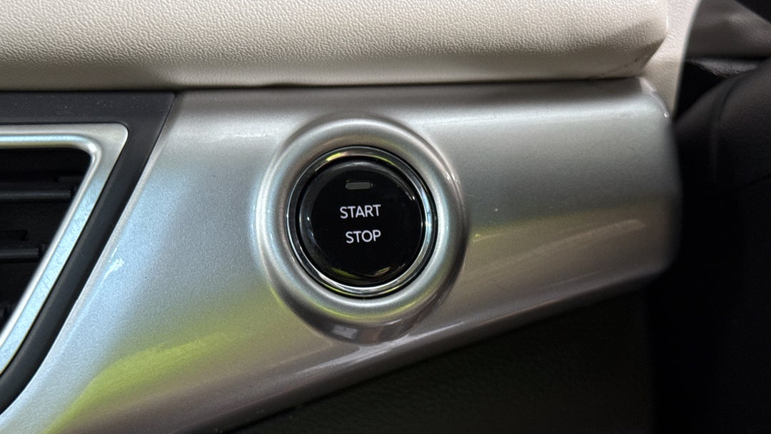 2024 Mahindra Xuv700 Ax7l, Automatic, 8513 km, Keyless / Button Start