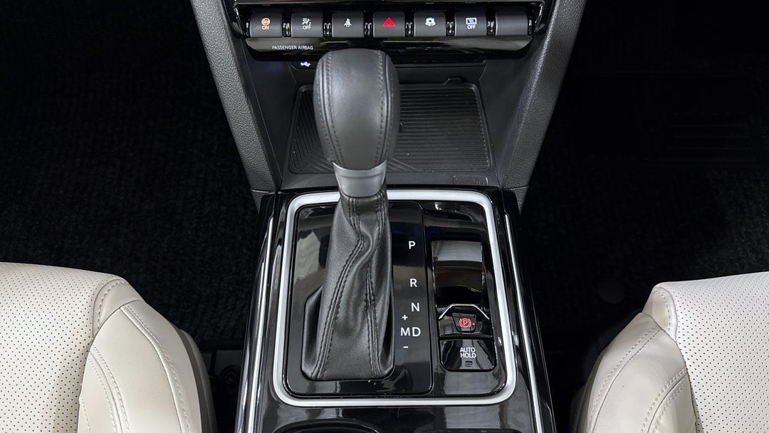 2024 Mahindra Xuv700 Ax7l, Automatic, 8513 km, Gear Lever 
