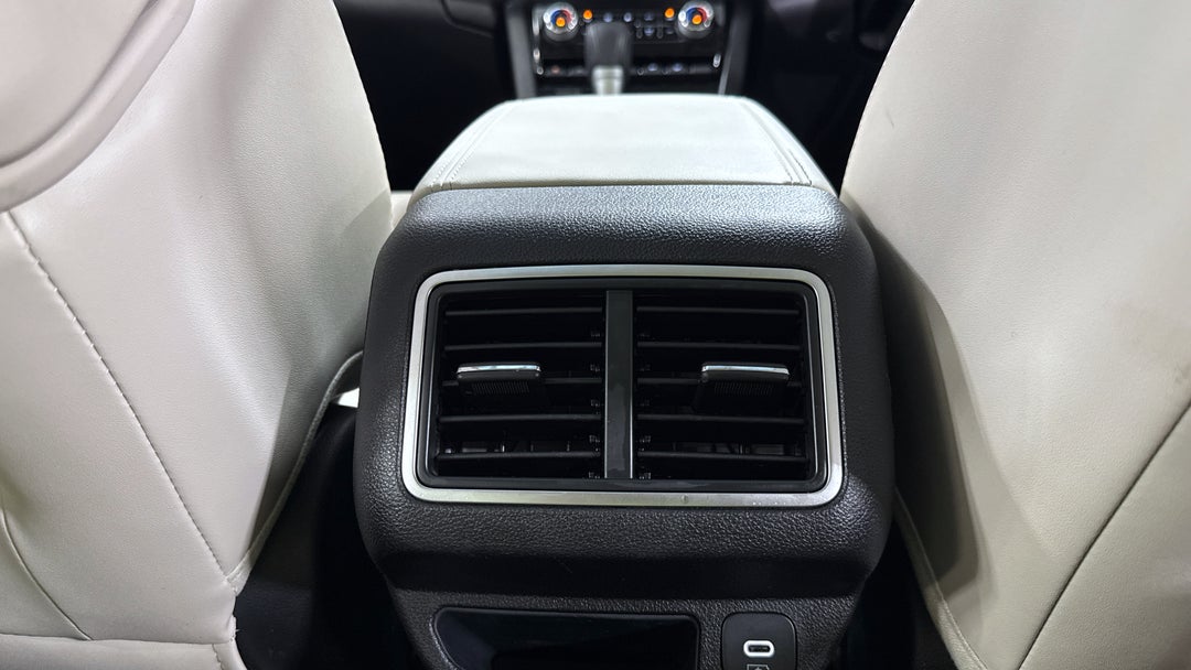 2024 Mahindra Xuv700 Ax7l, Automatic, 8513 km, Rear A/C Vent