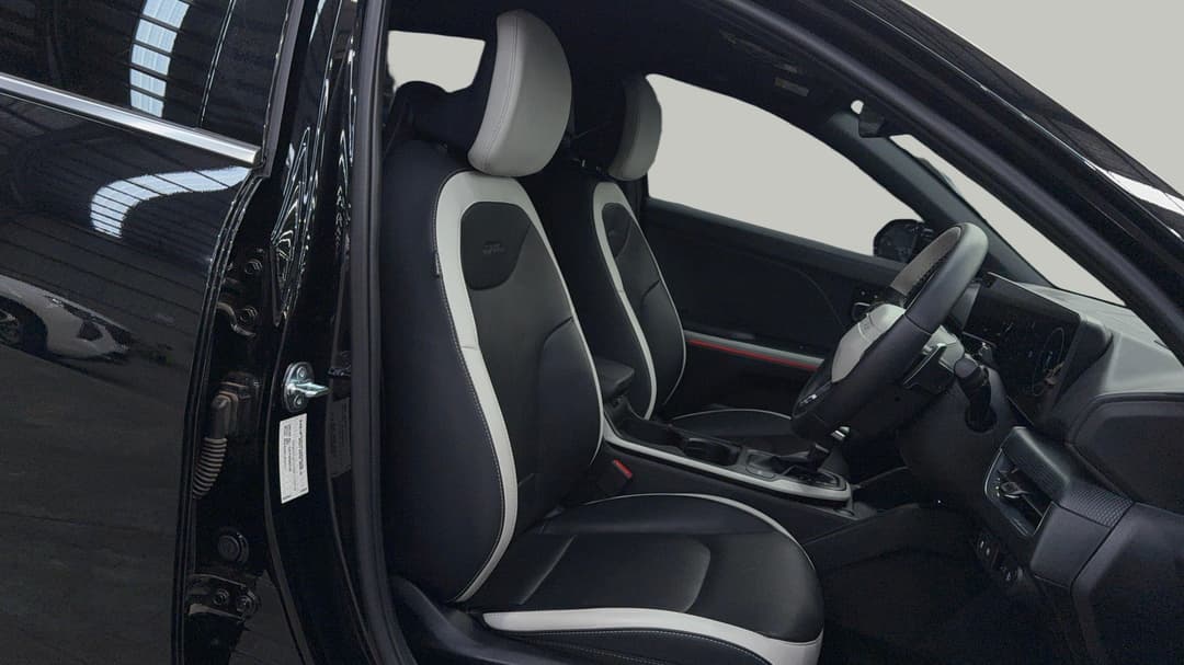 2025 Kia K4 Gt-line, Automatic, 11068 km, Right Side Front Door Cabin View