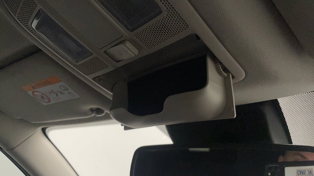 On-Roof Controls/Sunglass holder