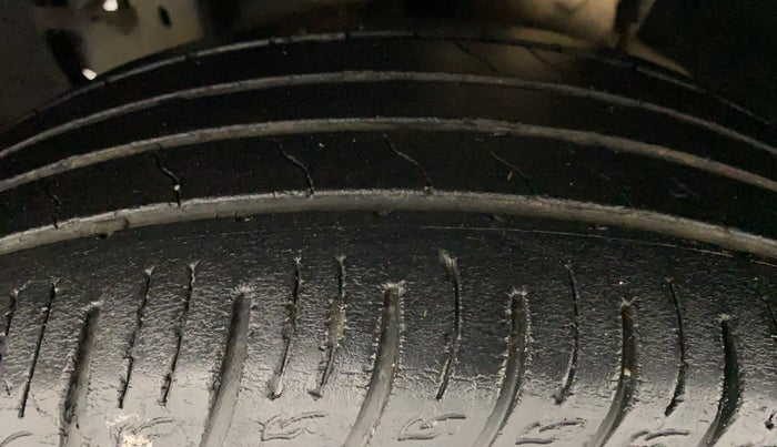 2018 Mahindra MARAZZO M2 8 STR, Diesel, Manual, 58,677 km, Left Front Tyre Tread